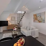 Nr 8 - J26 Luxury Apartment, Jauniela 26 Old - Great View & Location - 2 Bedrooms - 70m2 Apartment Riga