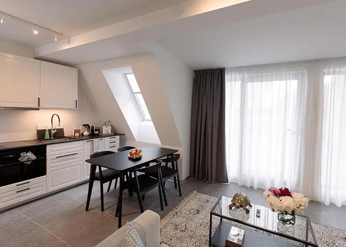 Nr 8 - J26 Luxury Apartment, Jauniela 26 Old - Great View & Location - 2 Bedrooms - 70m2 * Riga